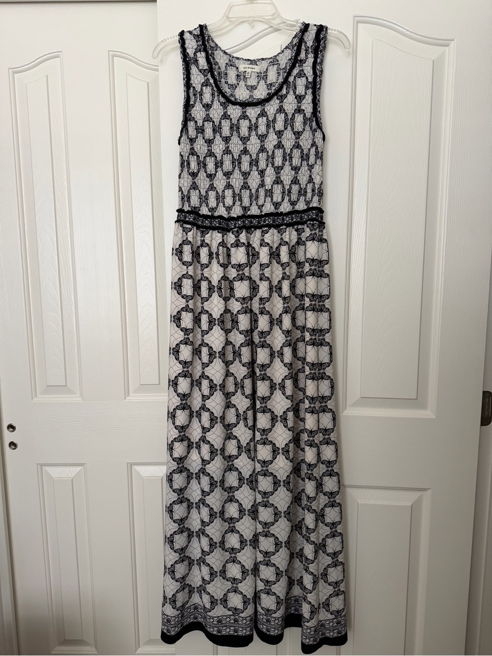 Max Studio Black and White Sleeveless Patterned Maxi Dress